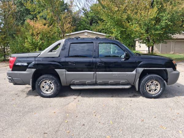 2002 Chevrolet Avalanche 2500 Base 4x2 Automatic — photo 4