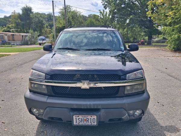2002 Chevrolet Avalanche 2500 Base 4x2 Automatic — photo 2