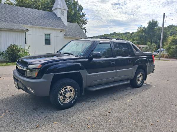 2002 Chevrolet Avalanche 2500 Base 4x2 Automatic — photo 1