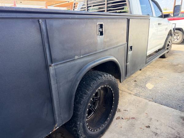 2012 Dodge Ram Truck — photo 2