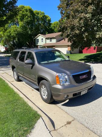 2012 GMC Yukon XL 1500 SLE 4x2 Automatic — photo 7