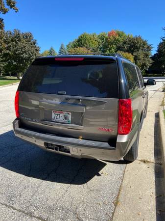 2012 GMC Yukon XL 1500 SLE 4x2 Automatic — photo 3
