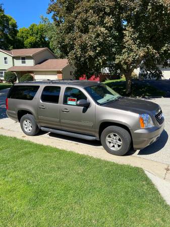 2012 GMC Yukon XL 1500 SLE 4x2 Automatic — photo 1