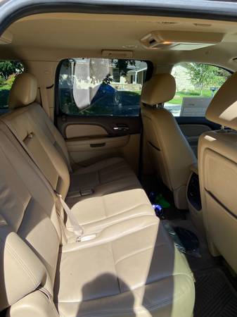 2012 GMC Yukon XL 1500 SLE 4x2 Automatic — photo 6