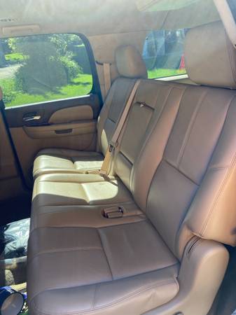 2012 GMC Yukon XL 1500 SLE 4x2 Automatic — photo 9