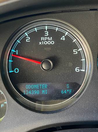 2012 GMC Yukon XL 1500 SLE 4x2 Automatic — photo 4