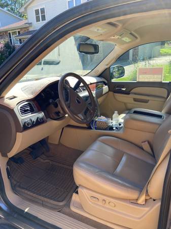 2012 GMC Yukon XL 1500 SLE 4x2 Automatic — photo 10