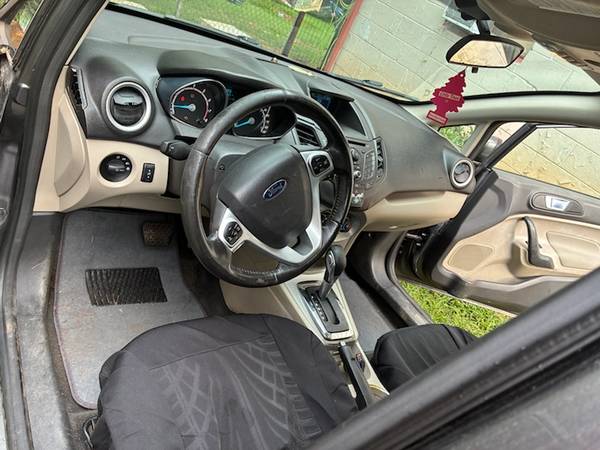 2015 Ford Fiesta SE — photo 3