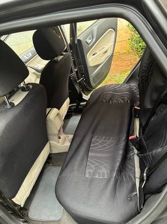 2015 Ford Fiesta SE — photo 4