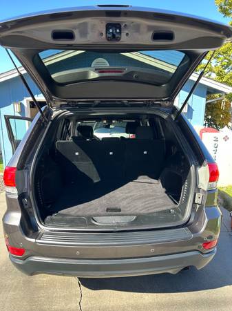 2018 Jeep Grand Cherokee Laredo 4dr 4x2 Automatic — photo 6