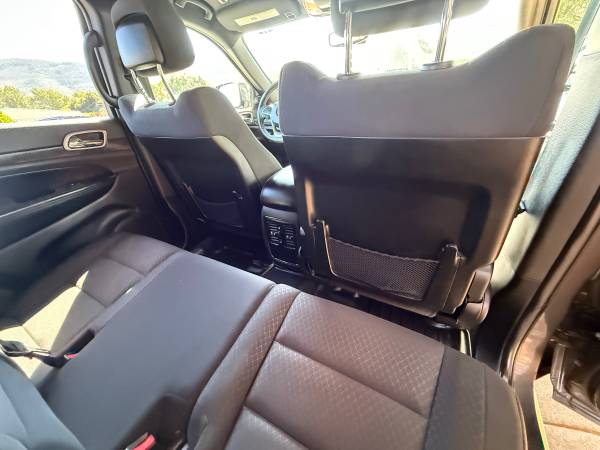 2018 Jeep Grand Cherokee Laredo 4dr 4x2 Automatic — photo 9