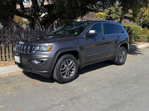 2018 Jeep Grand Cherokee Laredo 4dr 4x2 Automatic — photo 1
