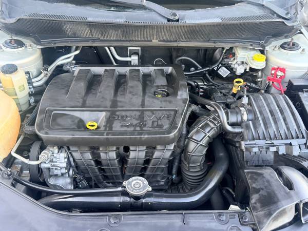 2010 Dodge Avenger SXT 4dr Front-wheel Drive Sedan Automatic — photo 12