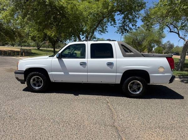 2005 Chevrolet Avalanche 1500 LT 4x2 Automatic — photo 1
