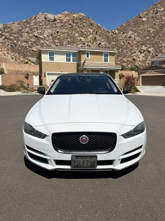 2017 Jaguar Xe 0turbo — photo 3