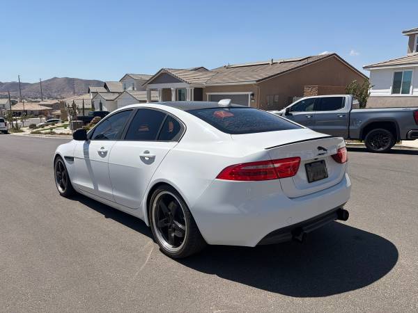 2017 Jaguar Xe 0turbo — photo 5