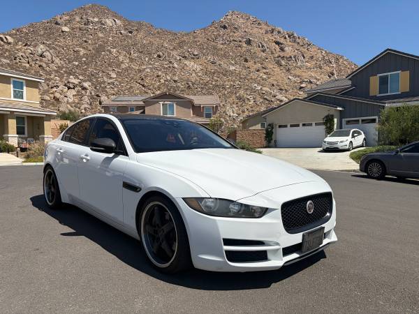 2017 Jaguar Xe 0turbo — photo 1