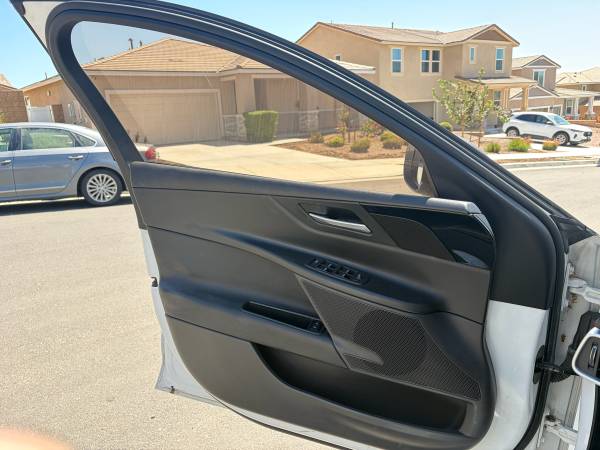 2017 Jaguar Xe 0turbo — photo 12
