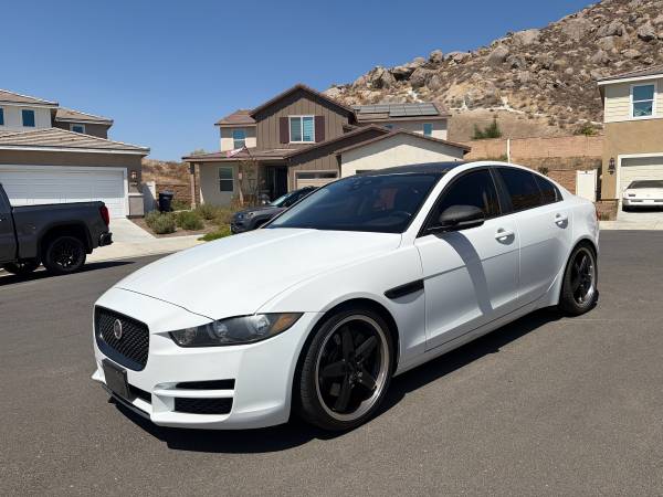 2017 Jaguar Xe 0turbo — photo 2