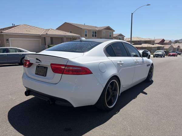 2017 Jaguar Xe 0turbo — photo 7