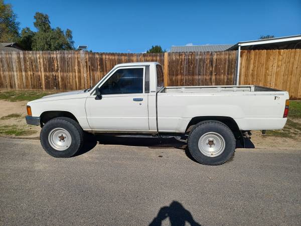 1988 Toyota Truck — photo 2
