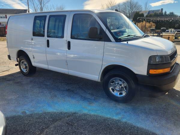 2018 Chevrolet Express 2500 Work Van Rear-wheel Drive Extended Cargo Van Automatic — photo 5