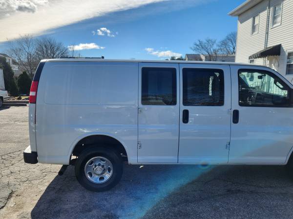 2018 Chevrolet Express 2500 Work Van Rear-wheel Drive Extended Cargo Van Automatic — photo 6