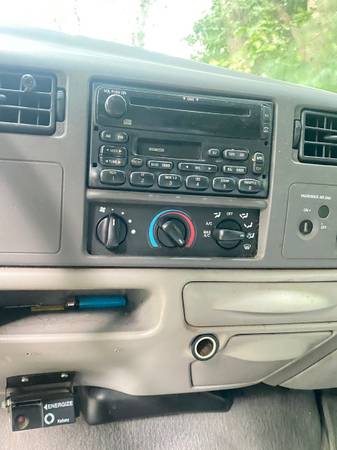 1999 Ford E 350 Super Duty XL Wagon Automatic — photo 12
