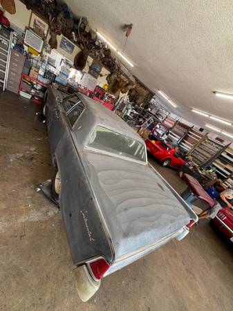 1961 Lincoln Continental Sedan — photo 3