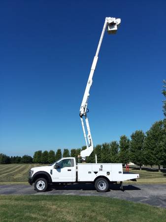 2019 Ford Altec At40g — photo 2