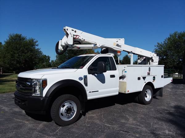 2019 Ford Altec At40g — photo 1