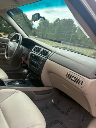 2000 Ford Taurus SEL 4dr Sedan Automatic — photo 9