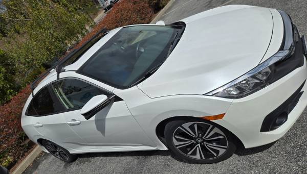 2018 Honda Civic EX-L 4dr Hatchback CVT — photo 1