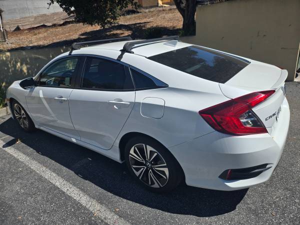 2018 Honda Civic EX-L 4dr Hatchback CVT — photo 5