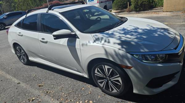 2018 Honda Civic EX-L 4dr Hatchback CVT — photo 3