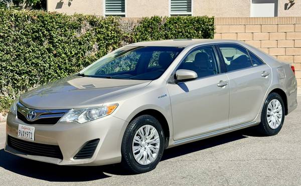 2013 Toyota Camry Hybrid LE — photo 3