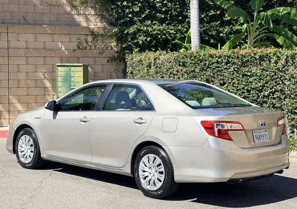 2013 Toyota Camry Hybrid LE — photo 9