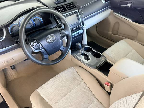 2013 Toyota Camry Hybrid LE — photo 11