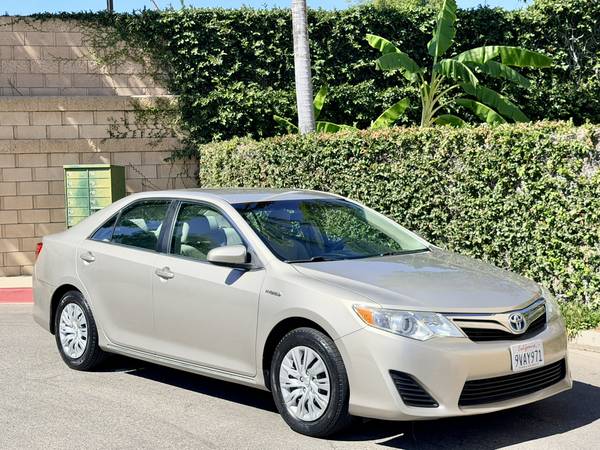 2013 Toyota Camry Hybrid LE — photo 1