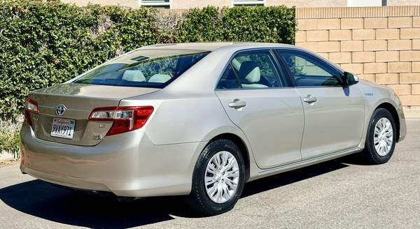 2013 Toyota Camry Hybrid LE — photo 5