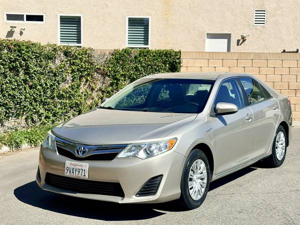 2013 Toyota Camry Hybrid LE — photo 4