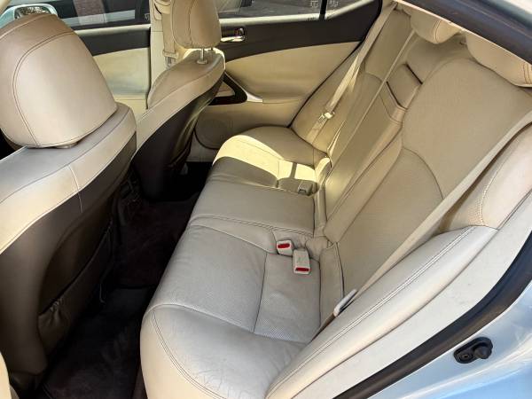 2011 Lexus IS 250c Base — photo 8