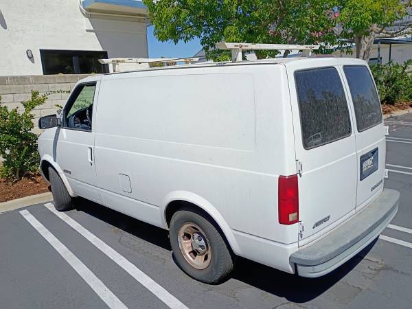 2001 Chevrolet Astro Base — photo 2