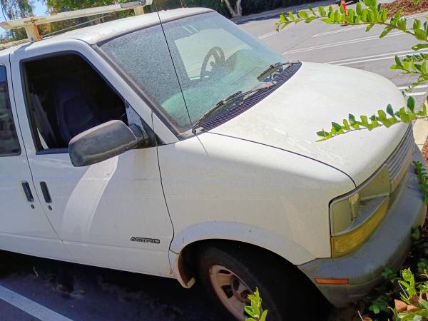 2001 Chevrolet Astro Base — photo 4