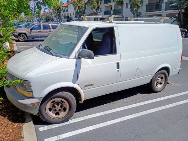 2001 Chevrolet Astro Base — photo 1