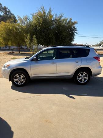 2011 Toyota Rav4 Base 4dr 4x4 Automatic — photo 2
