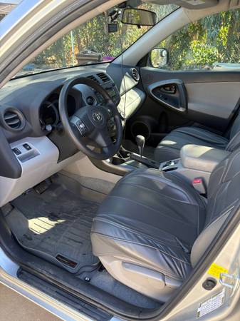 2011 Toyota Rav4 Base 4dr 4x4 Automatic — photo 4