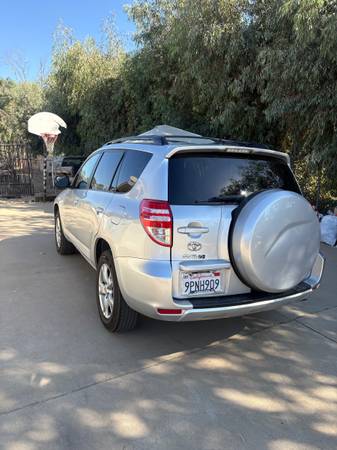2011 Toyota Rav4 Base 4dr 4x4 Automatic — photo 8