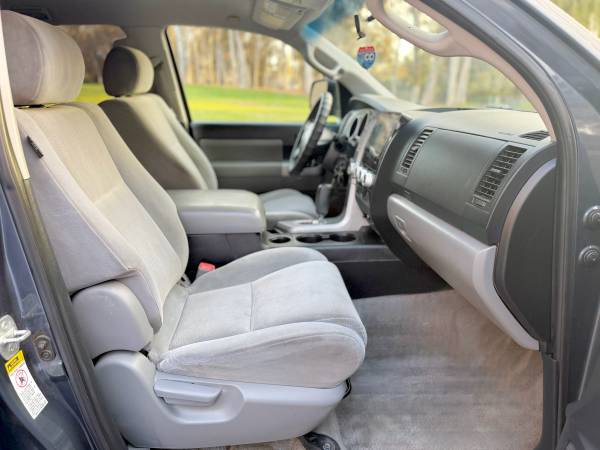 2008 Toyota Sequoia SR5 V8 — photo 10