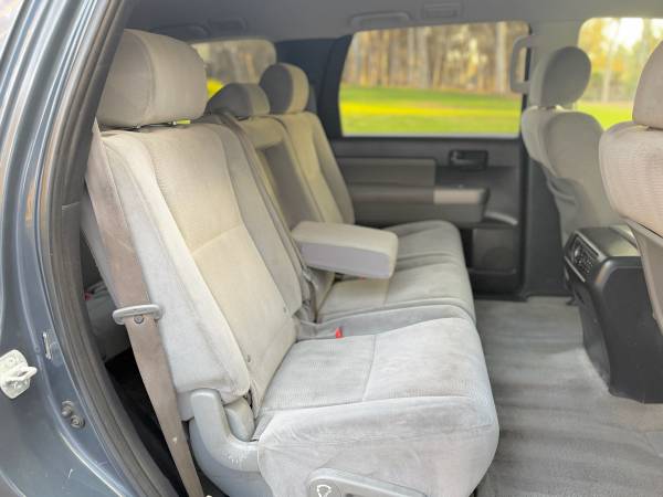 2008 Toyota Sequoia SR5 V8 — photo 11